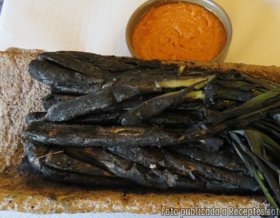 Calçots a la llenya de sarment